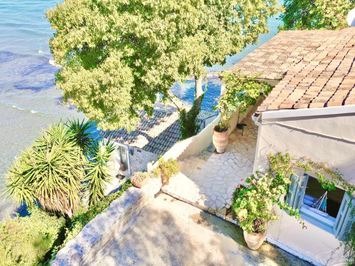 Beachfront House By Dadovillas *