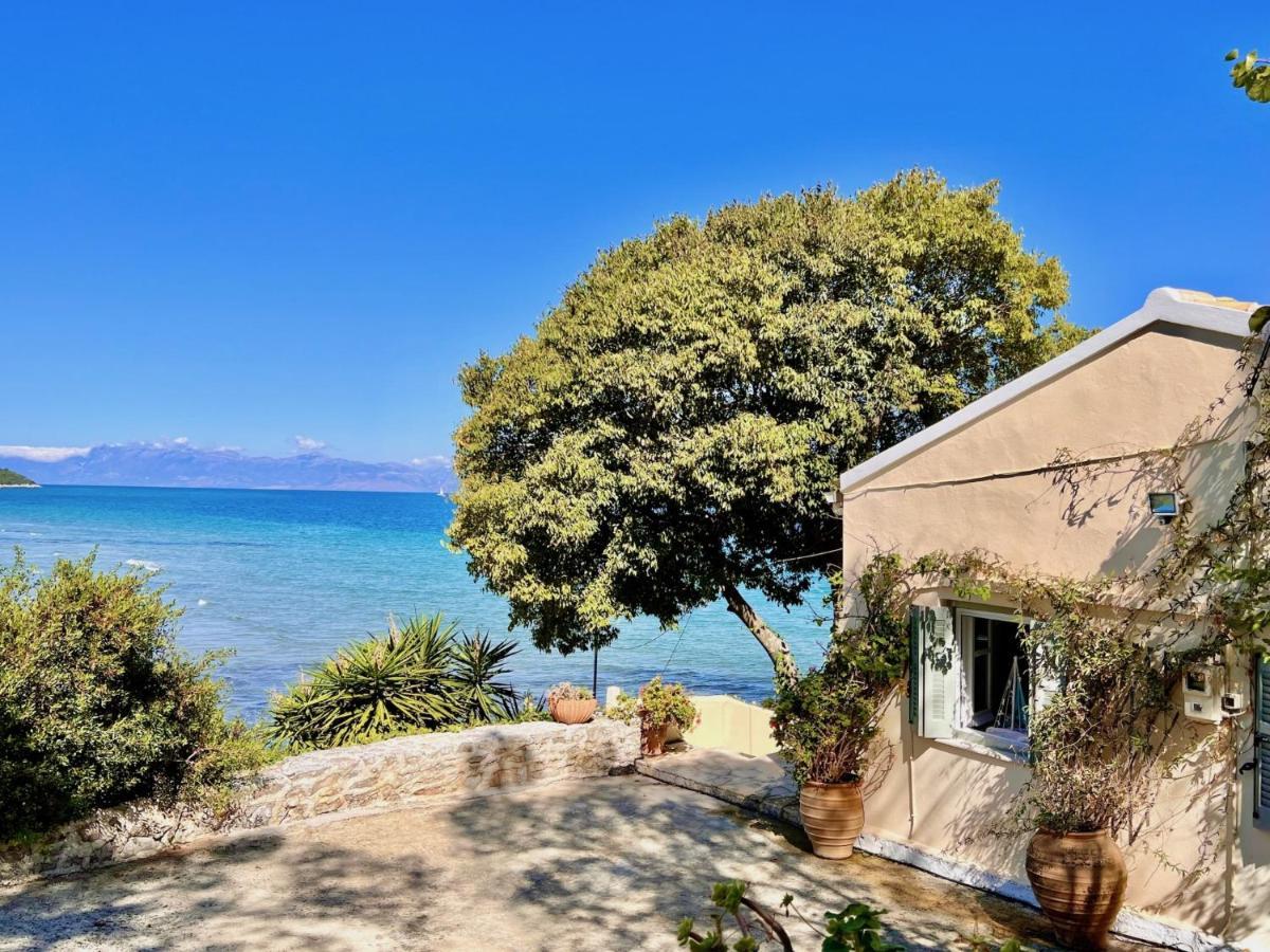 Beachfront House By Dadovillas * Apraos