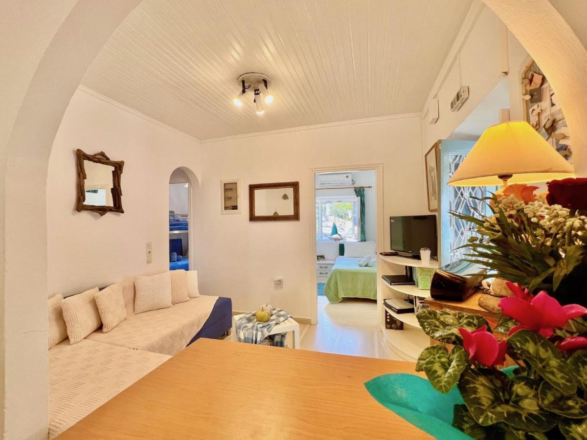 Villa Beachfront House By Dadovillas Apraos